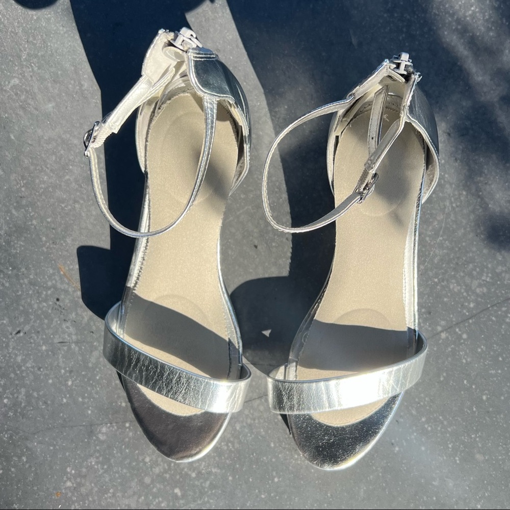 Women’s Silver Sandlal. Worn once.